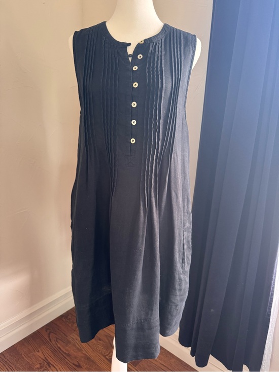 Quince Dresses & Skirts - Quince Black Pintuck Sleeveless Midi Dress